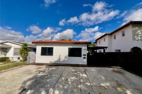 Commercial property in Miami, Florida 217.67 sq.m. № 1990668 - photo 3