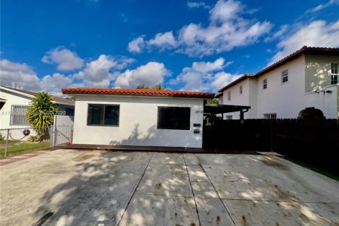 Commercial property in Miami, Florida 217.67 sq.m. № 1990668 - photo 2