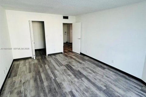 Condominio en alquiler en Hallandale Beach, Florida, 1 dormitorio, 81.29 m2 № 2011232 - foto 7