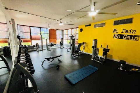 Condominio en alquiler en Hallandale Beach, Florida, 1 dormitorio, 81.29 m2 № 2011232 - foto 21