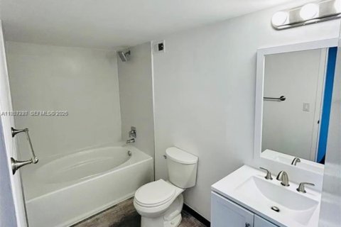 Condominio en alquiler en Hallandale Beach, Florida, 1 dormitorio, 81.29 m2 № 2011232 - foto 11