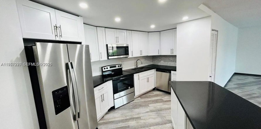 Condominio en Hallandale Beach, Florida, 1 dormitorio  № 2011232