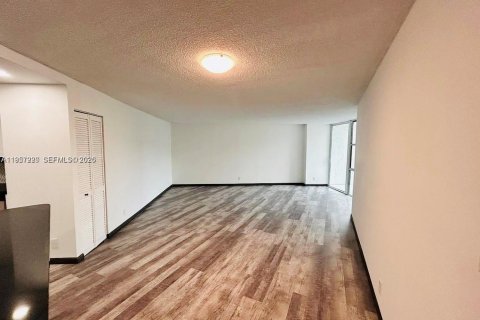 Condominio en alquiler en Hallandale Beach, Florida, 1 dormitorio, 81.29 m2 № 2011232 - foto 5