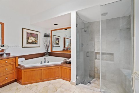 House in Palmetto Bay, Florida 5 bedrooms, 338.26 sq.m. № 1949383 - photo 21