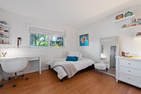 House in Palmetto Bay, Florida 5 bedrooms, 338.26 sq.m. № 1949383 - photo 23