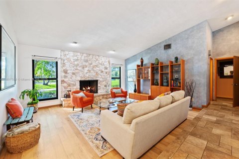 House in Palmetto Bay, Florida 5 bedrooms, 338.26 sq.m. № 1949383 - photo 9
