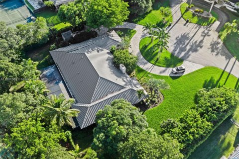 House in Palmetto Bay, Florida 5 bedrooms, 338.26 sq.m. № 1949383 - photo 3