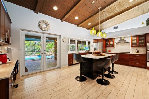 House in Palmetto Bay, Florida 5 bedrooms, 338.26 sq.m. № 1949383 - photo 13