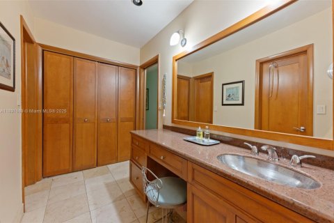 House in Palmetto Bay, Florida 5 bedrooms, 338.26 sq.m. № 1949383 - photo 22