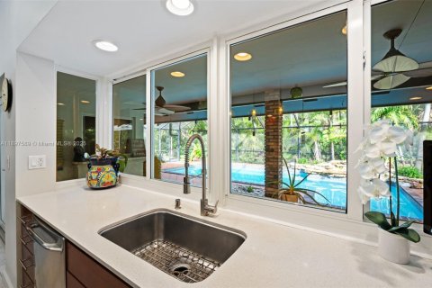 House in Palmetto Bay, Florida 5 bedrooms, 338.26 sq.m. № 1949383 - photo 16