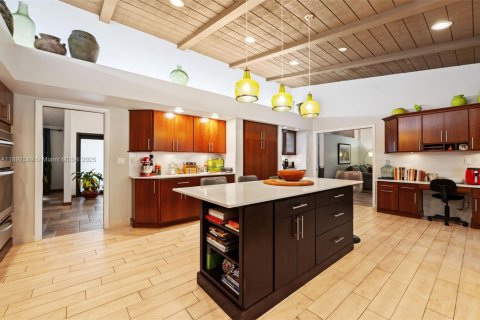 House in Palmetto Bay, Florida 5 bedrooms, 338.26 sq.m. № 1949383 - photo 15