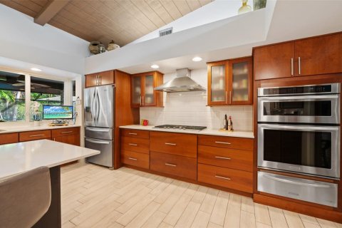 House in Palmetto Bay, Florida 5 bedrooms, 338.26 sq.m. № 1949383 - photo 14