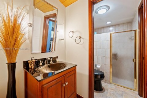 House in Palmetto Bay, Florida 5 bedrooms, 338.26 sq.m. № 1949383 - photo 29