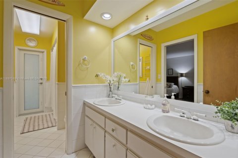 House in Palmetto Bay, Florida 5 bedrooms, 338.26 sq.m. № 1949383 - photo 27
