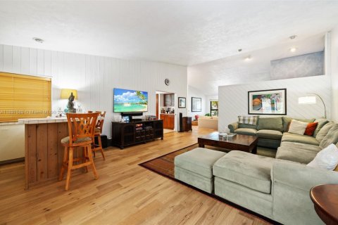 House in Palmetto Bay, Florida 5 bedrooms, 338.26 sq.m. № 1949383 - photo 12
