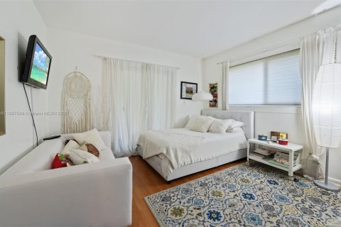 House in Palmetto Bay, Florida 5 bedrooms, 338.26 sq.m. № 1949383 - photo 26