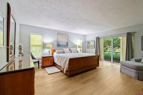 House in Palmetto Bay, Florida 5 bedrooms, 338.26 sq.m. № 1949383 - photo 17