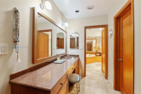 House in Palmetto Bay, Florida 5 bedrooms, 338.26 sq.m. № 1949383 - photo 19