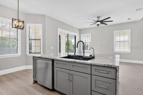 Villa ou maison à vendre à Orlando, Floride: 4 chambres, 270.35 m2 № 2216099 - photo 12
