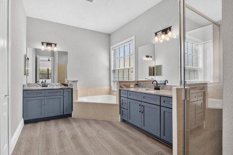 Villa ou maison à vendre à Orlando, Floride: 4 chambres, 270.35 m2 № 2216099 - photo 19