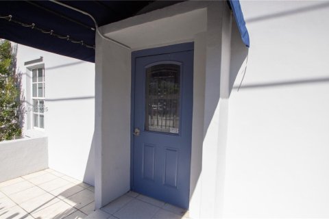 Condo in Miami, Florida, 2 bedrooms  № 1864067 - photo 3