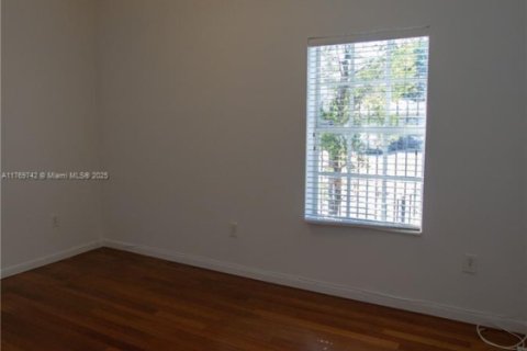 Condo in Miami, Florida, 2 bedrooms  № 1864067 - photo 8