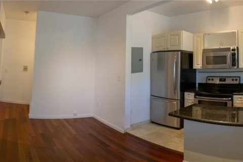 Condo in Miami, Florida, 2 bedrooms  № 1864067 - photo 19
