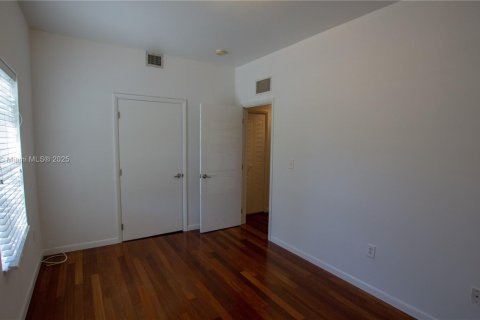 Condo in Miami, Florida, 2 bedrooms  № 1864067 - photo 6
