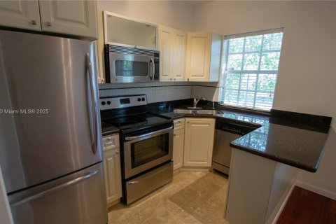 Condo in Miami, Florida, 2 bedrooms  № 1864067 - photo 17