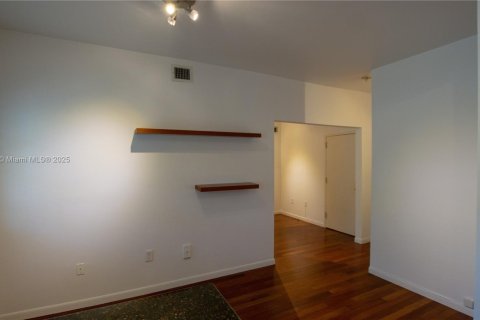 Condo in Miami, Florida, 2 bedrooms  № 1864067 - photo 16