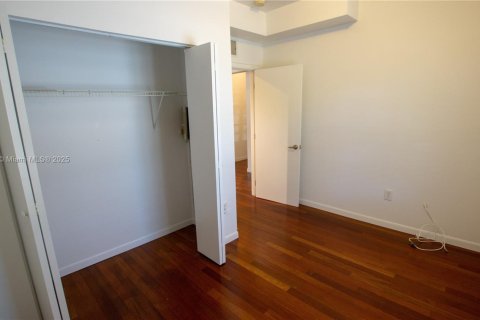 Condo in Miami, Florida, 2 bedrooms  № 1864067 - photo 9