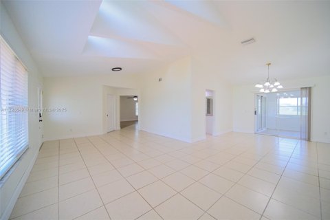 House in Punta Gorda, Florida 3 bedrooms № 1868493 - photo 9