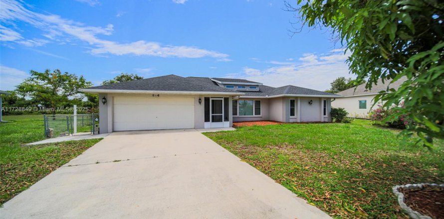 House in Punta Gorda, Florida 3 bedrooms № 1868493