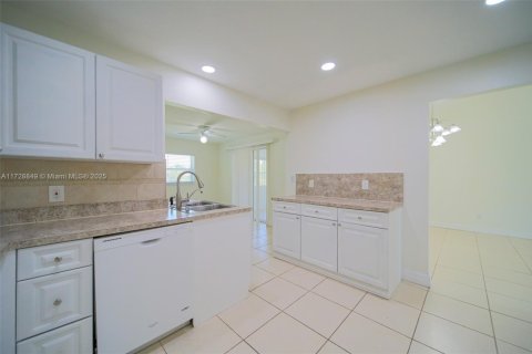 House in Punta Gorda, Florida 3 bedrooms № 1868493 - photo 12