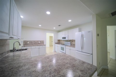 House in Punta Gorda, Florida 3 bedrooms № 1868493 - photo 16