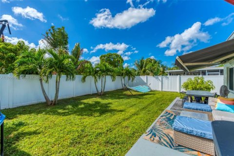 Снять в аренду виллу или дом в Тамарак, Флорида 3 спальни, 111.85м2, № 1954546 - фото 17