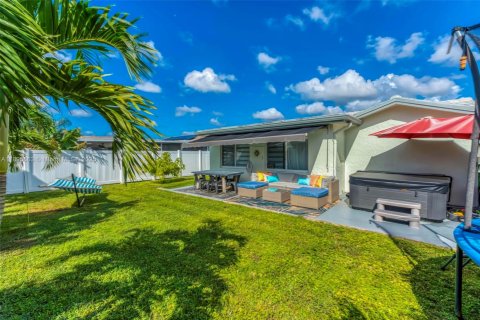 Снять в аренду виллу или дом в Тамарак, Флорида 3 спальни, 111.85м2, № 1954546 - фото 16