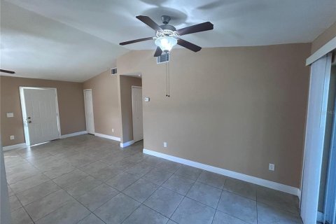 Villa ou maison à louer à Longwood, Floride: 4 chambres, 140.19 m2 № 2436748 - photo 4