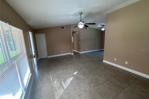 Villa ou maison à louer à Longwood, Floride: 4 chambres, 140.19 m2 № 2436748 - photo 3