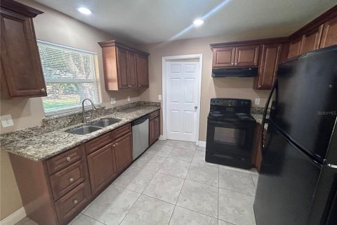 Villa ou maison à louer à Longwood, Floride: 4 chambres, 140.19 m2 № 2436748 - photo 5