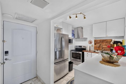 Copropriété à vendre à Sunny Isles Beach, Floride: 1 chambre, 92.07 m2 № 2387751 - photo 15