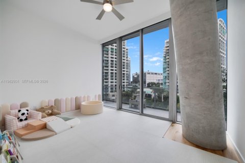 Condominio en venta en Miami, Florida, 5 dormitorios, 379.51 m2 № 2029828 - foto 17