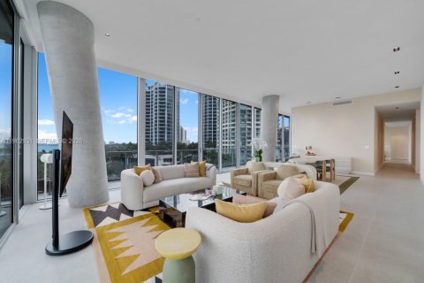 Condominio en venta en Miami, Florida, 5 dormitorios, 379.51 m2 № 2029828 - foto 3