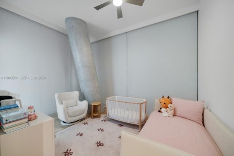 Condominio en venta en Miami, Florida, 5 dormitorios, 379.51 m2 № 2029828 - foto 16