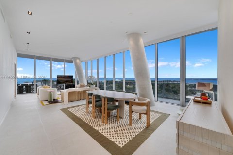 Condominio en Miami, Florida, 5 dormitorios № 2029828