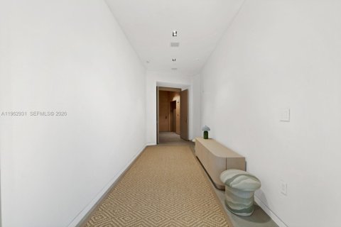 Condominio en venta en Miami, Florida, 5 dormitorios, 379.51 m2 № 2029828 - foto 22