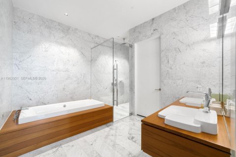 Condominio en venta en Miami, Florida, 5 dormitorios, 379.51 m2 № 2029828 - foto 11