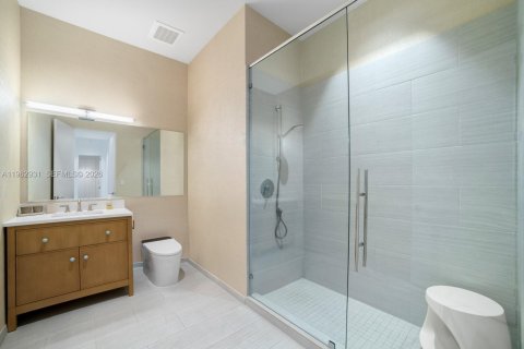 Condominio en venta en Miami, Florida, 5 dormitorios, 379.51 m2 № 2029828 - foto 15