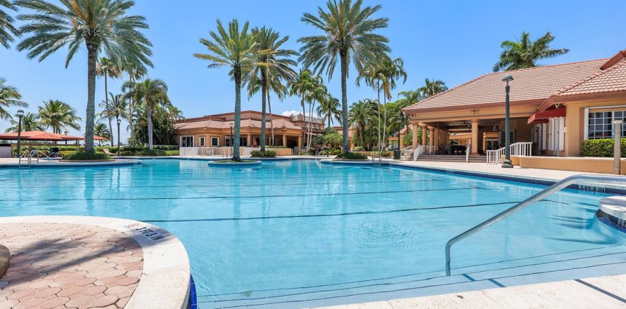 House in Miramar, Florida 5 bedrooms, 371.52 sq.m. № 1177310