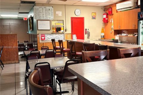 Commercial property in Hialeah, Florida № 2043086 - photo 7